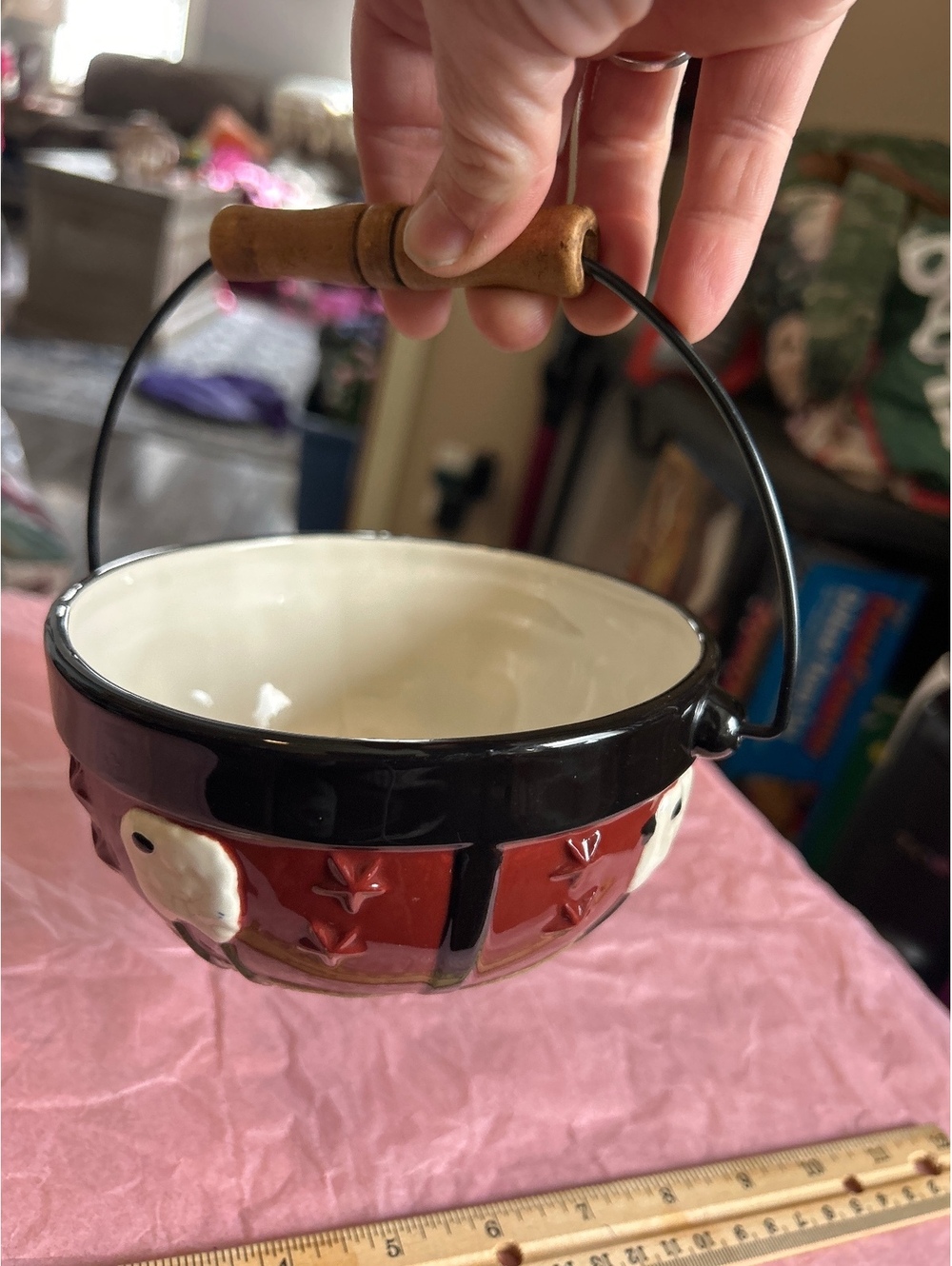 Tender hearts primitive bowl w/ handle
